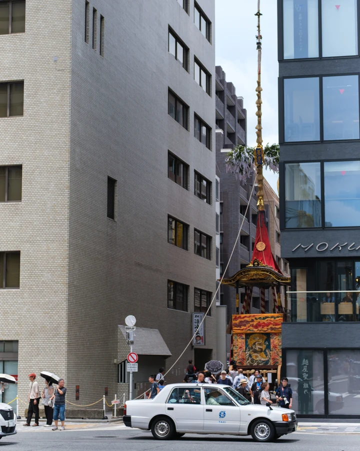 Přípravy na hlavní průvod festivalu Gion